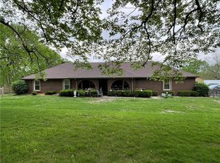 1536 Dickinson Rd, Independence, MO 64050