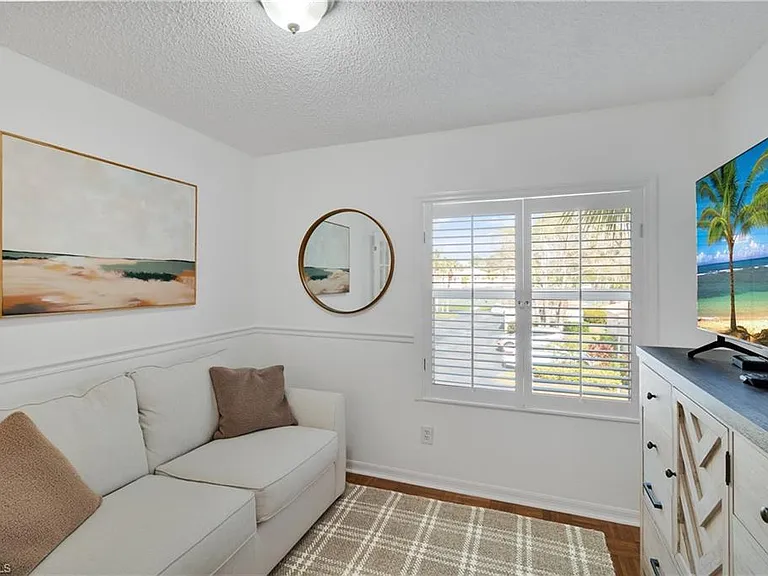 1044 Woodshire Ln #B212 — Photo 8