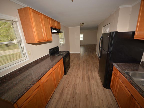 5th image of 2541 Mariposa St