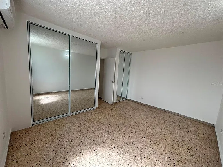 18-6 Street Sabana Gdns #18 — Photo 12