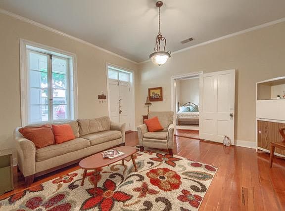 2nd image of 130 Lavaca St
