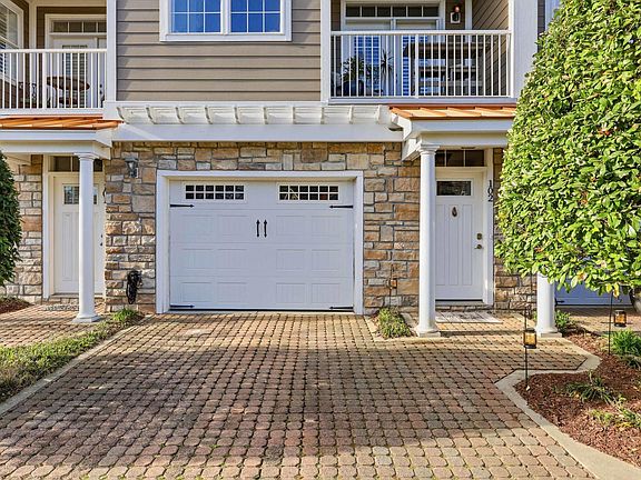 2nd image of 122 Oyster Bay Dr Unit 102