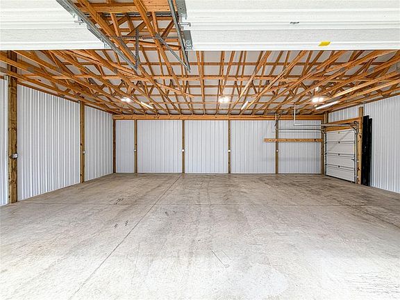4th image of 9221 Warren Dr