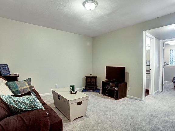 2nd image of 2929 Highbrook Cir