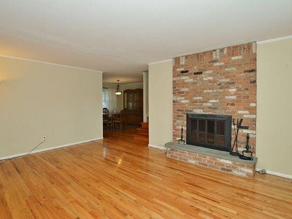 4th image of 7 Vancouver Dr