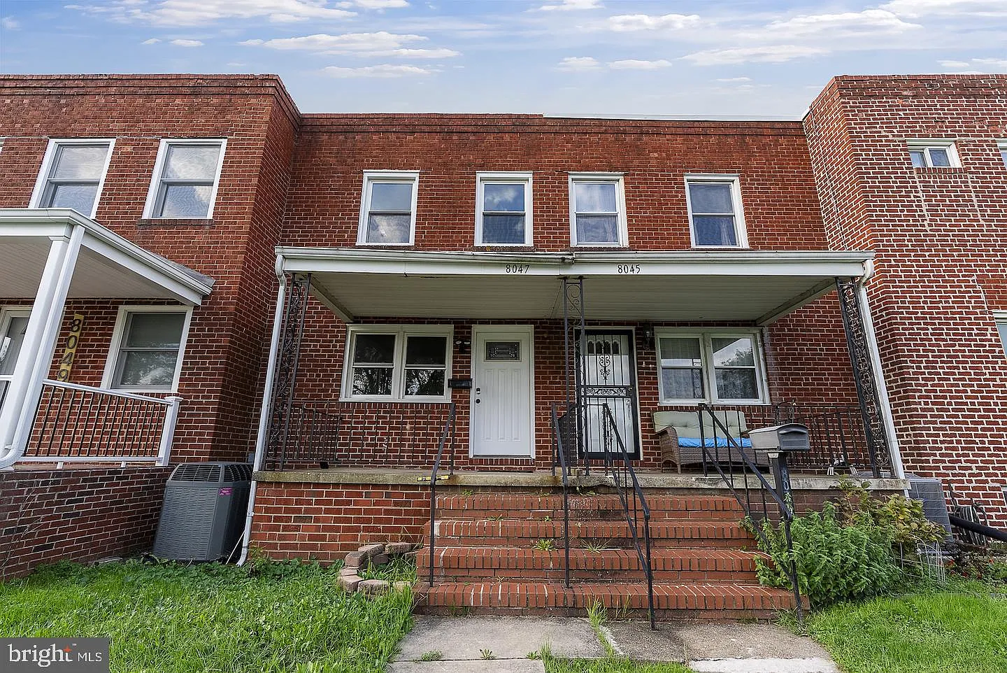3 bed, 1.0 bath, 1048 sqft, $2,200 — Photo 2