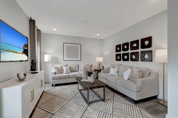 5 bed, 3.0 bath, 2081 sqft, $2,495 — Photo 3