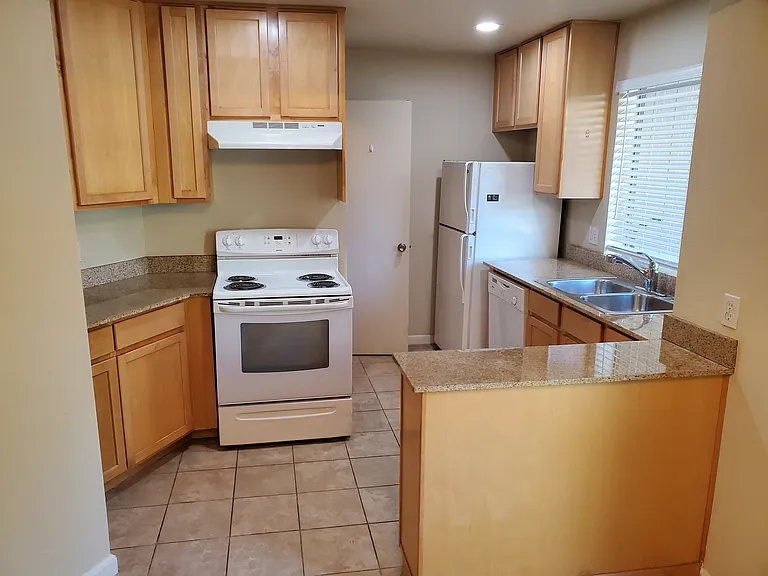 1255 Lincoln Rd #10 — Photo 1