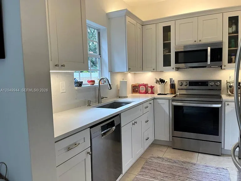 3135 Gifford Ln #F — Photo 6