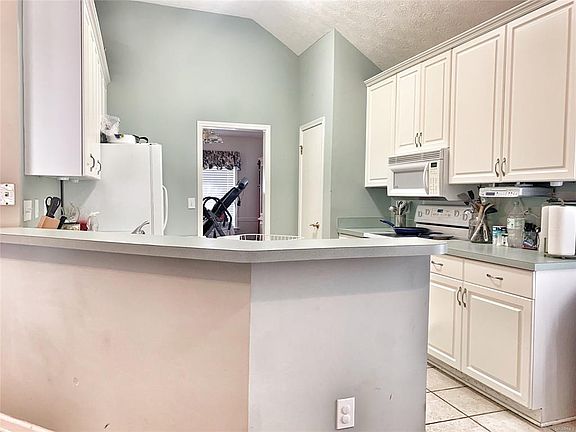 3rd image of 7330 Glencoe Ct