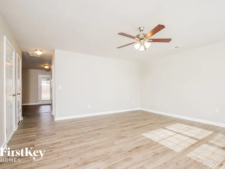 178 Creekstone Ct — Photo 3
