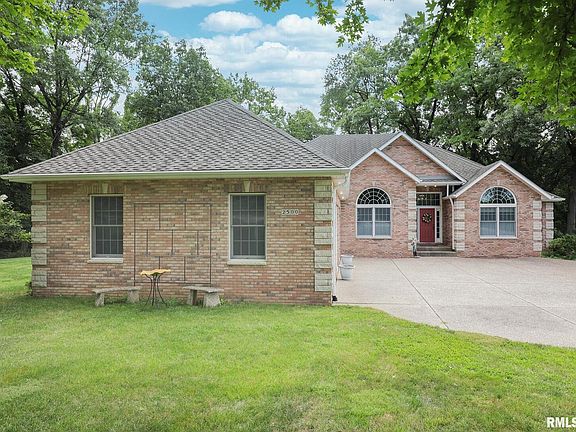 3rd image of 2500 Archer Dr