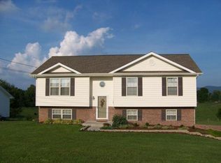 108 Mountain Ridges Dr, Jonesborough, TN 37659