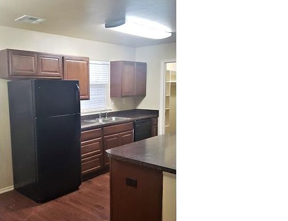 2nd image of 325 Thomas Blvd