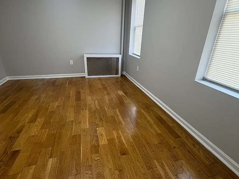 146-150 Manhattan Ave #4A — Photo 4