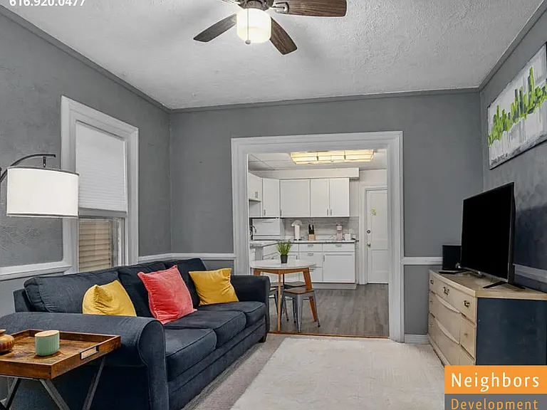 19 Palmer St NE #1 — Photo 2