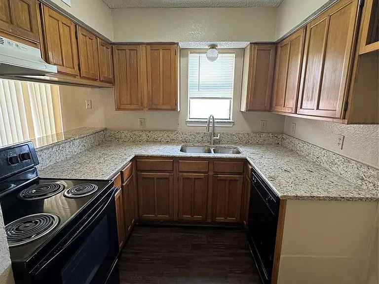 2140 Norcross Dr — Photo 4