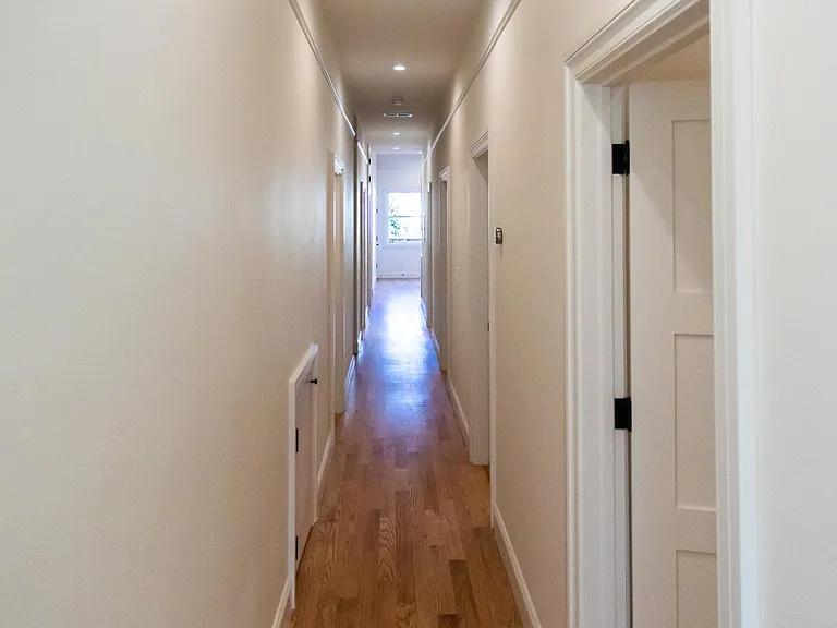 861 S Van Ness Ave — Photo 3