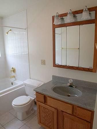 Jaros 86 bathroom