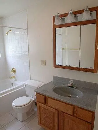 Jaros 86 bathroom