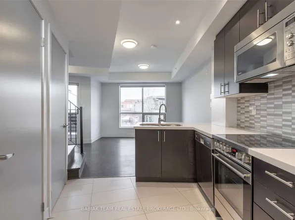 332 High Park Ave #303, Toronto, ON M6P 2S7