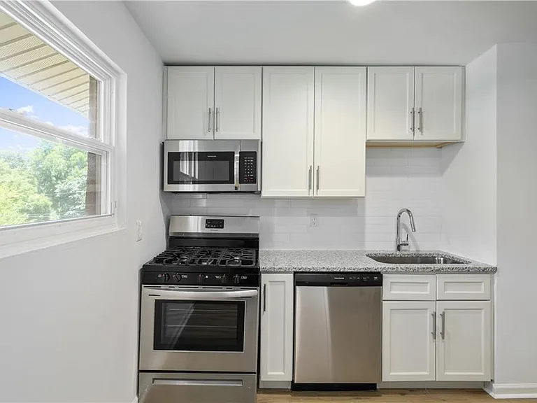 1170 Greenwich St SW #3 — Photo 6