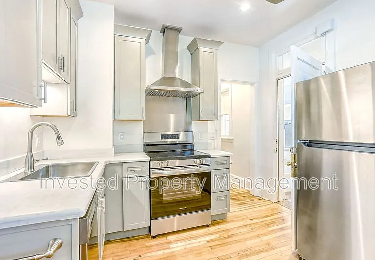 3027 N Hooker St — Photo 8