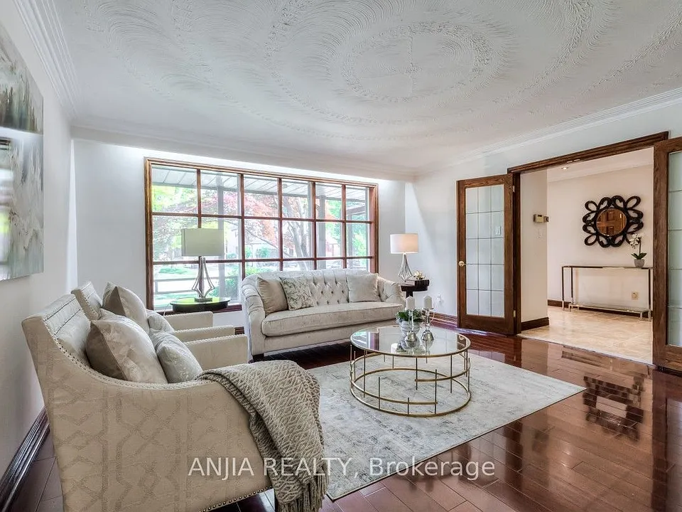 17 Ealing Dr