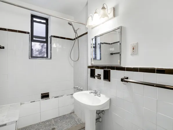 345 Webster Avenue image 11 of 12