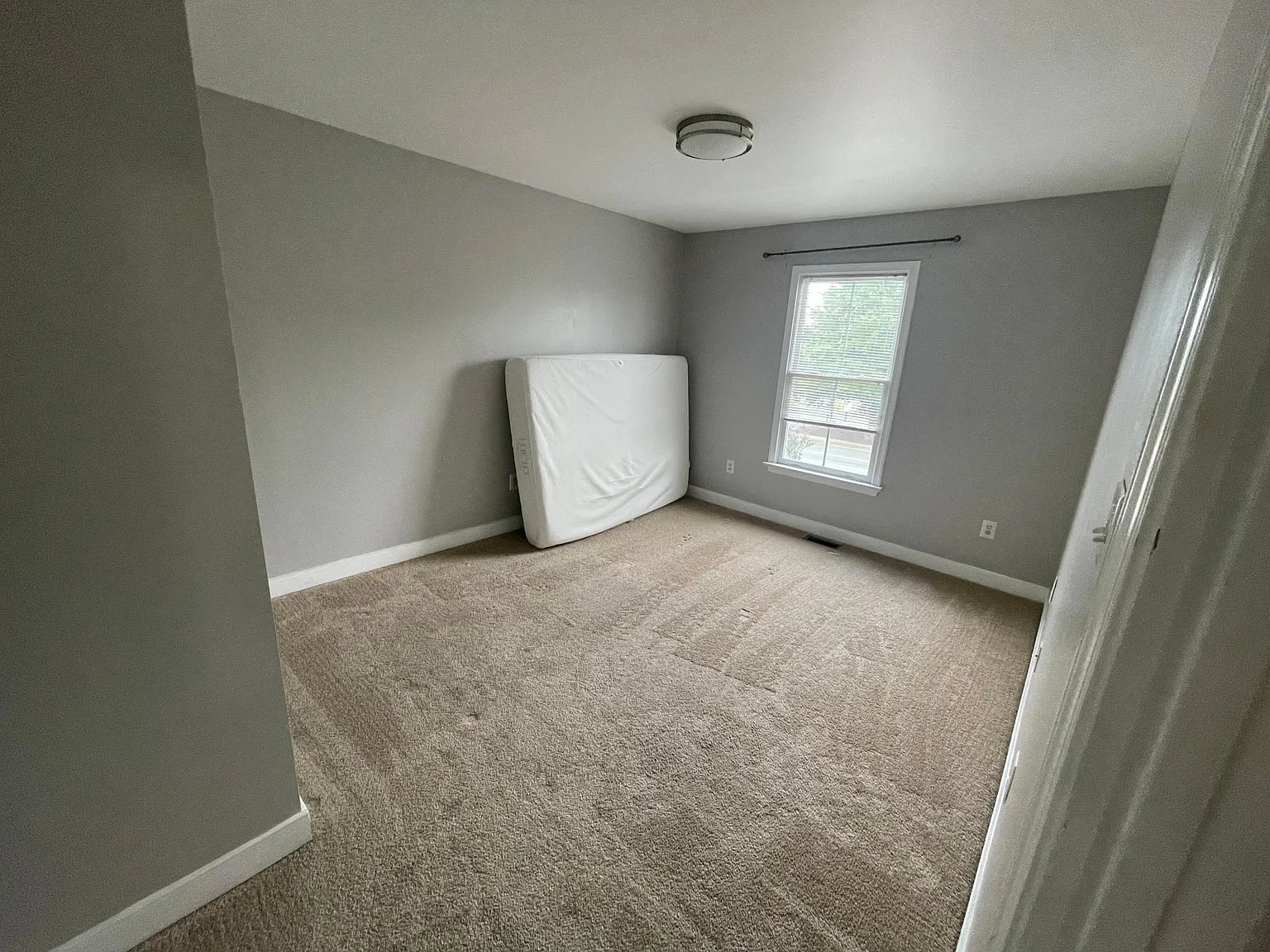 4 bed, 2.5 bath, 2209 sqft, $849 — Photo 4