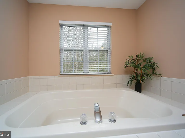 46 Hoover Ave — Photo 20