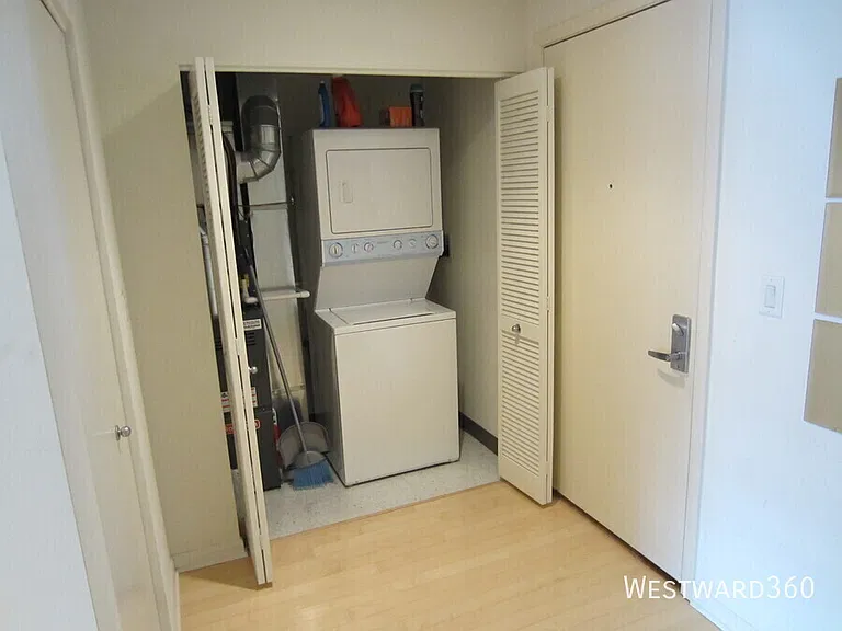 225 S Sangamon #605 — Photo 5