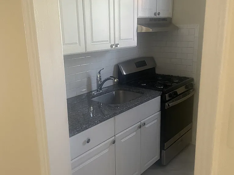 Swansen Apartments — Photo 12
