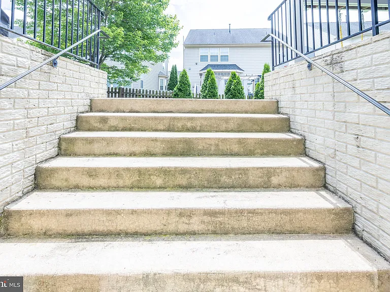 8727 Raleigh Mews — Photo 51