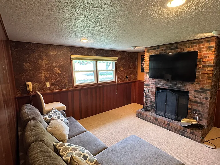 923 E Seerley Blvd — Photo 11