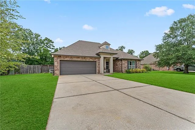 4 bed, 2.0 bath, 2244 sqft, $2,500 — Photo 2