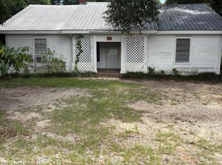 5295 Cliff St, Graceville, FL 32440