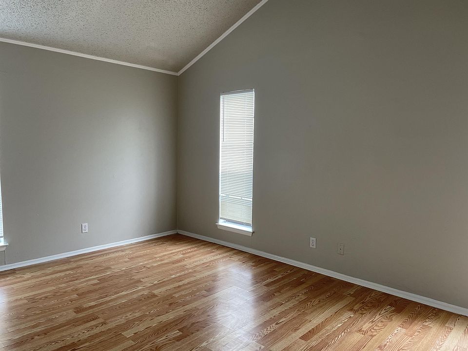 1st image of 2206 Capitan Dr #D