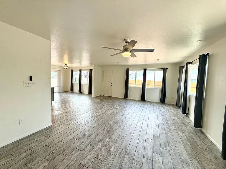 4558 N Miner Rd — Photo 4