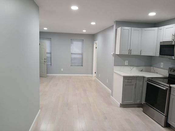 2nd image of 5 Whitehall St #4