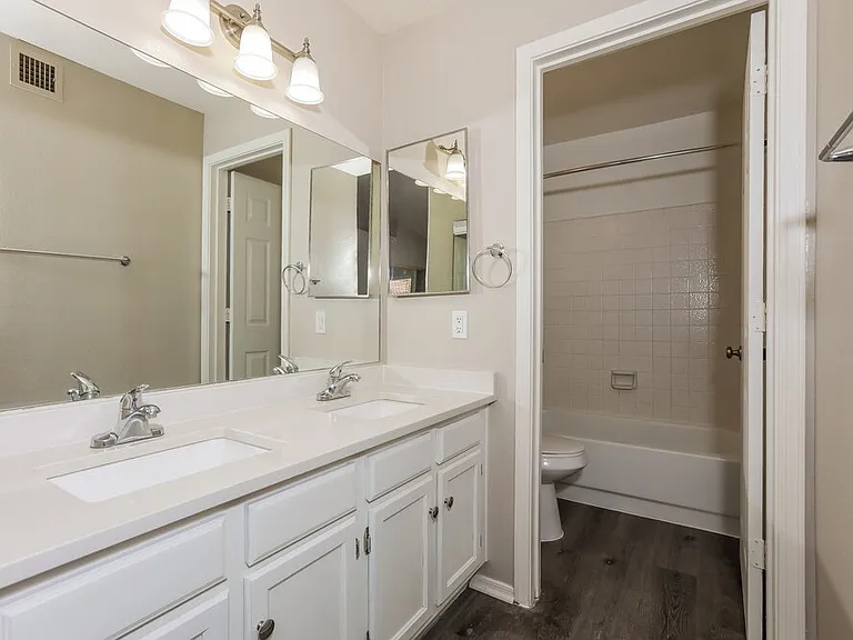1922 E Cortez Dr — Photo 13
