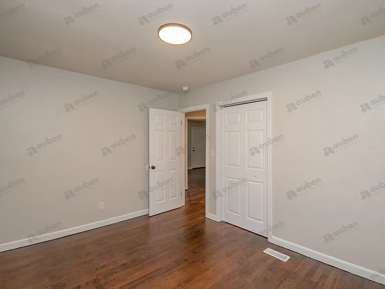 109 Vanderbilt Cir — Photo 11