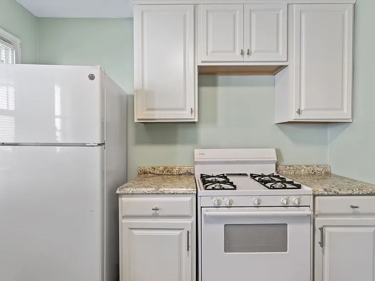 1231 Bates Ct — Photo 1