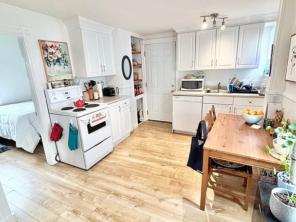 2nd image of 349 Charlotte St #347