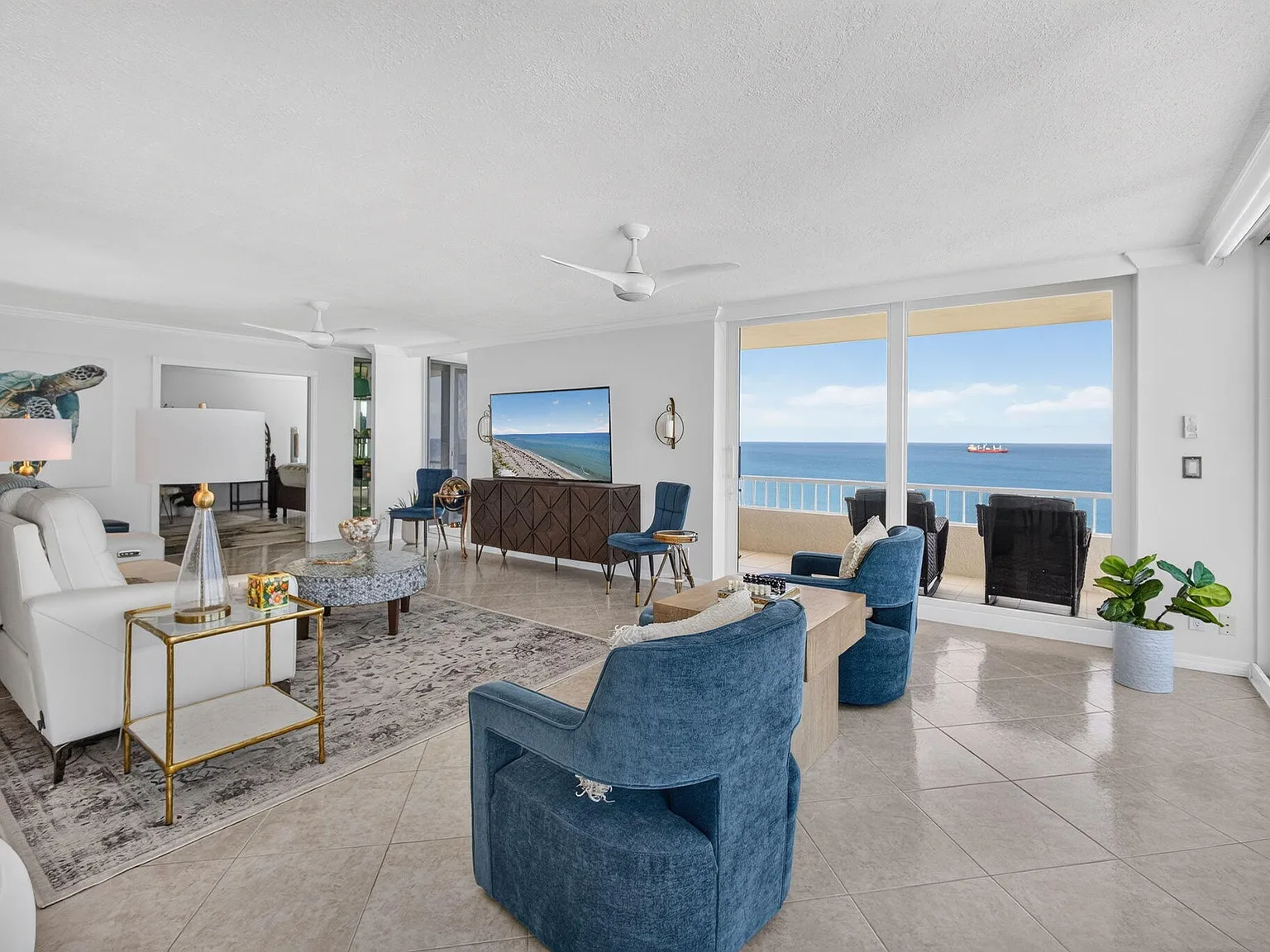 5540 N Ocean Dr — Photo 2
