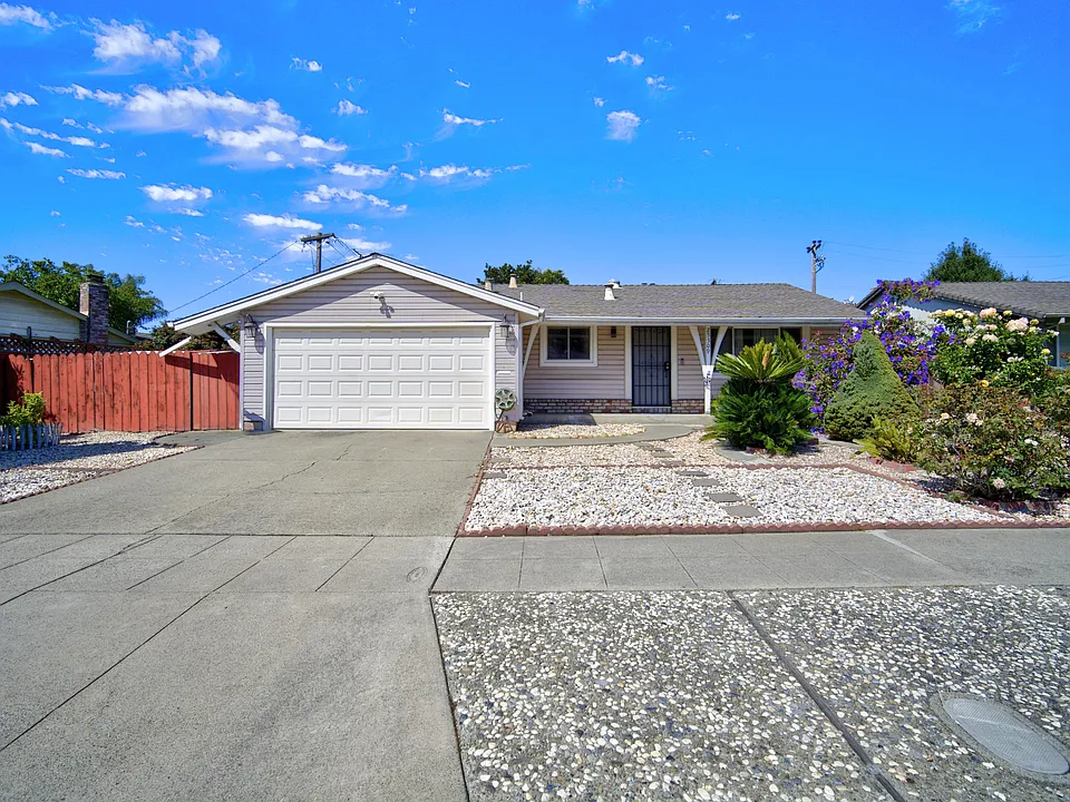 25309 Meredith Ct