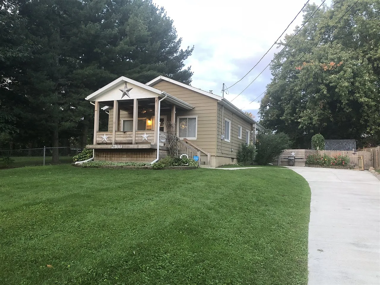 2166 Anoka St photo 1