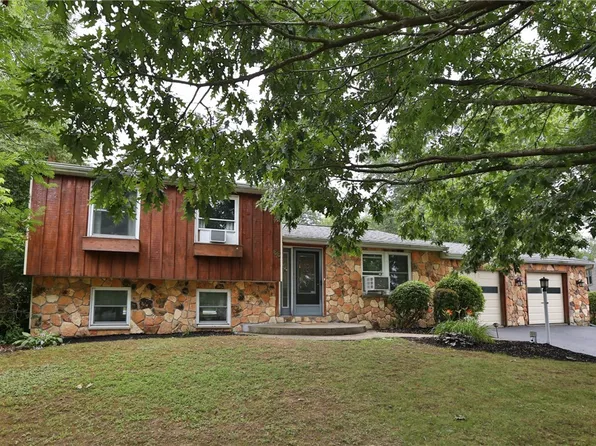 66 Staglen Dr, Henrietta, NY 14467