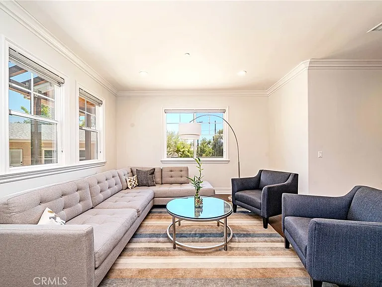 1217 Olive La Canada — Photo 3