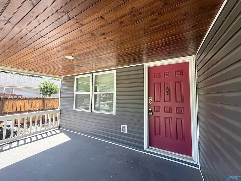 1224 Halsey Ave NE — Photo 2
